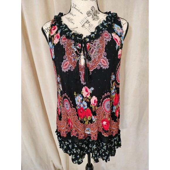 Bila Tops - EUC! Bila Women's Black Boho Floral Top. Size XL